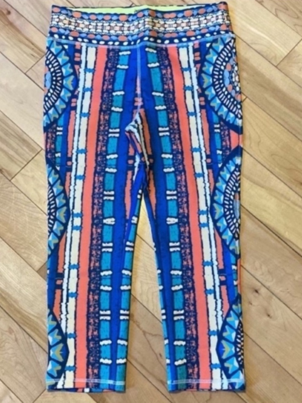 Jealous Tomato Active colorful Print cropped work out leggings size medium